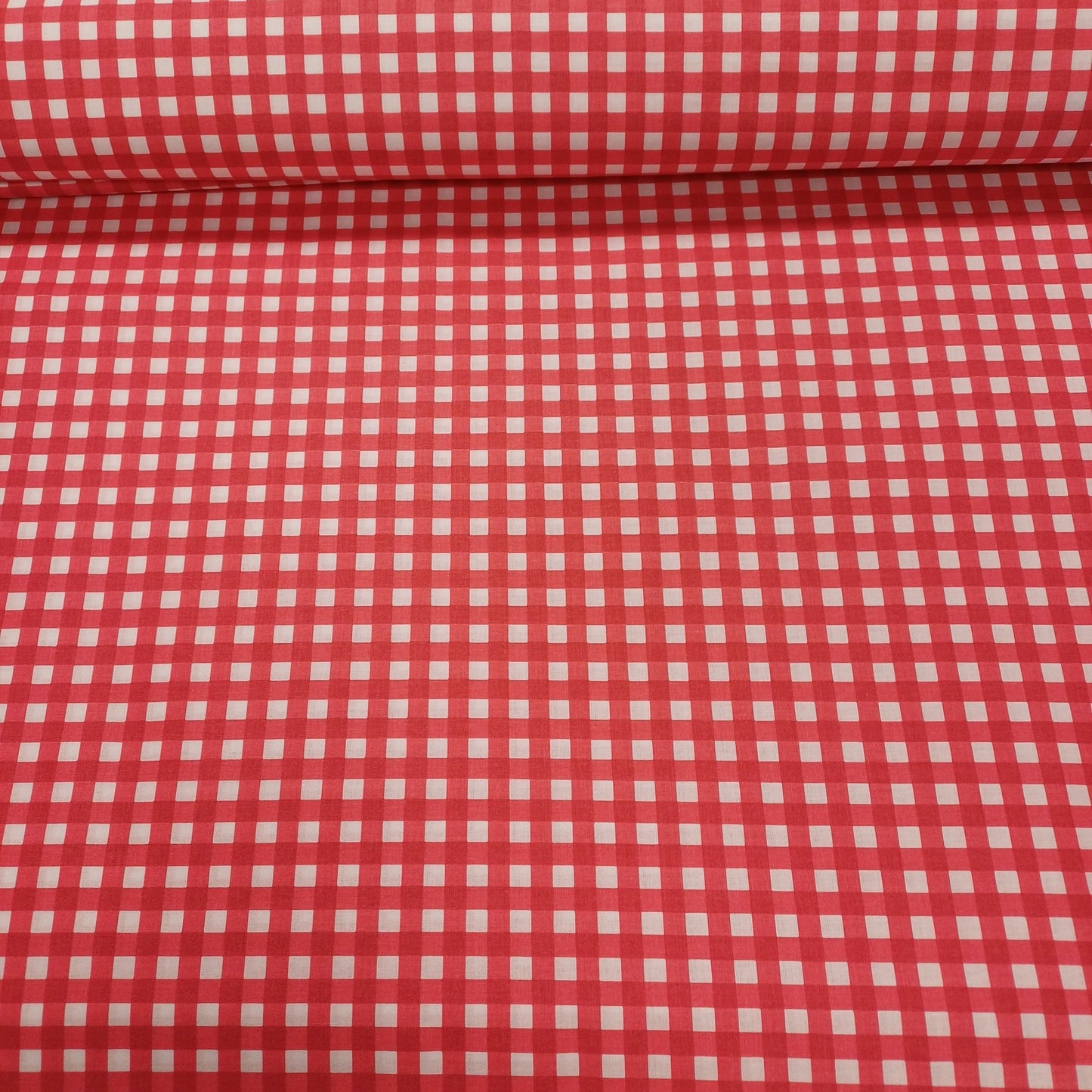 100% bawełniana tkanina w czerwone kratki 130 g/m²