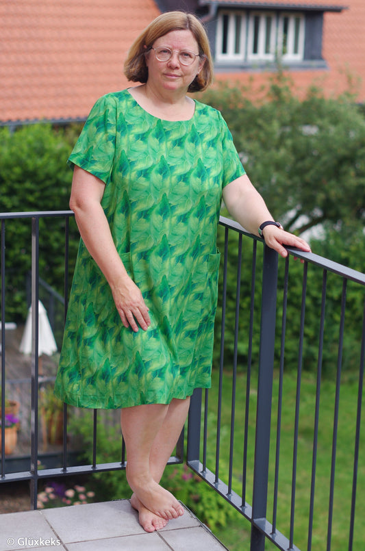 Image of 100% viscose fabric - emerald foliage 125 g/m² – available at Šarlotes audumi