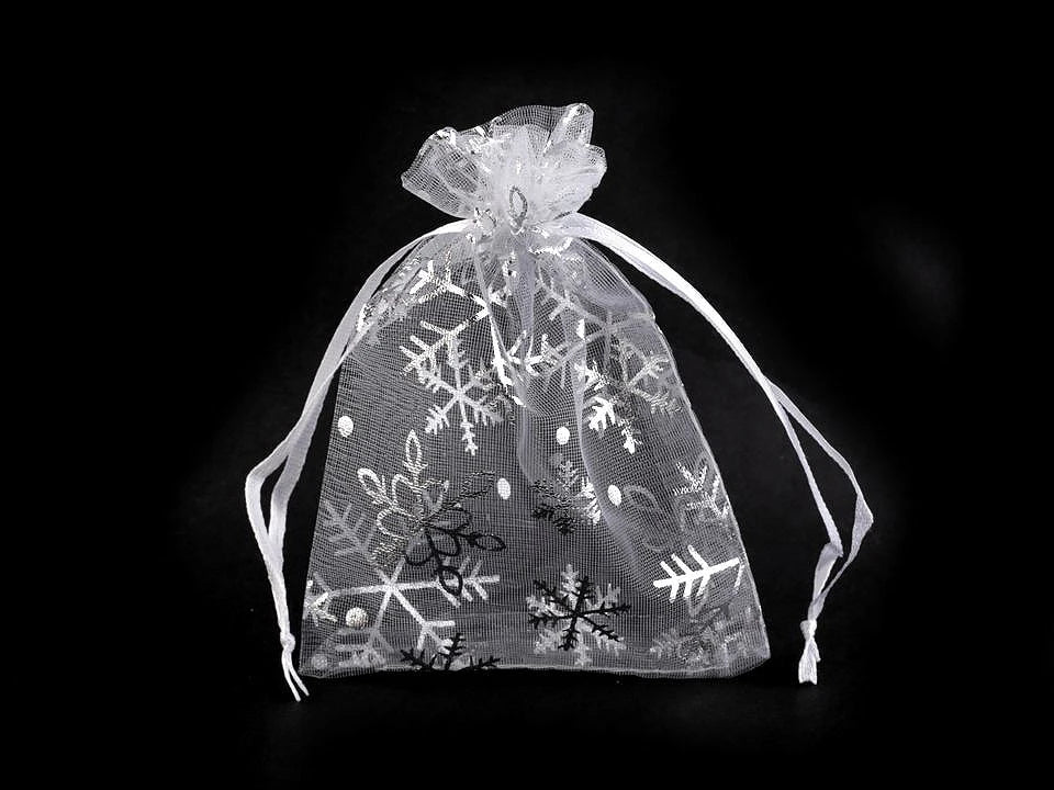 Organzas dāvanu maisiņš ar sniegpārslām 9 × 12 cm