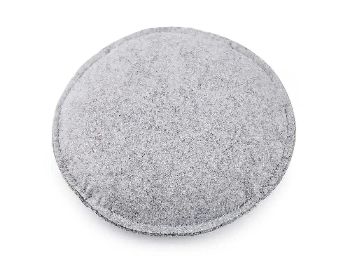 Zdjęcie z matą do filcowania Felting Pad – dostępna w Šarlotes audumi