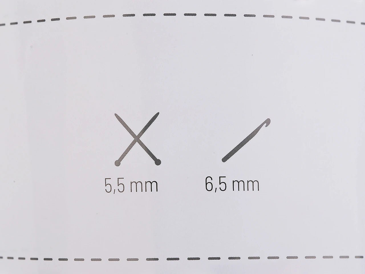 Zdjęcie Dzijas Dany – pluszowa włóczka – 100g / 38 m – dostępne w Šarlotes audumi