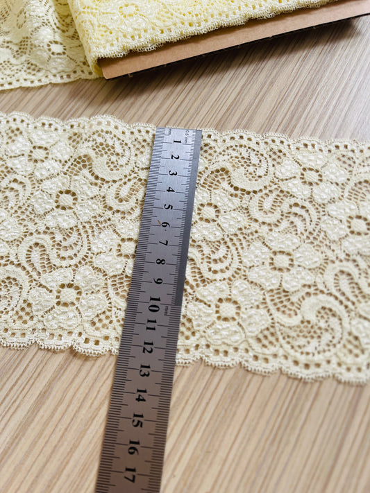 Image of elastic lace 13 cm - yellow – available at Šarlotes audumi