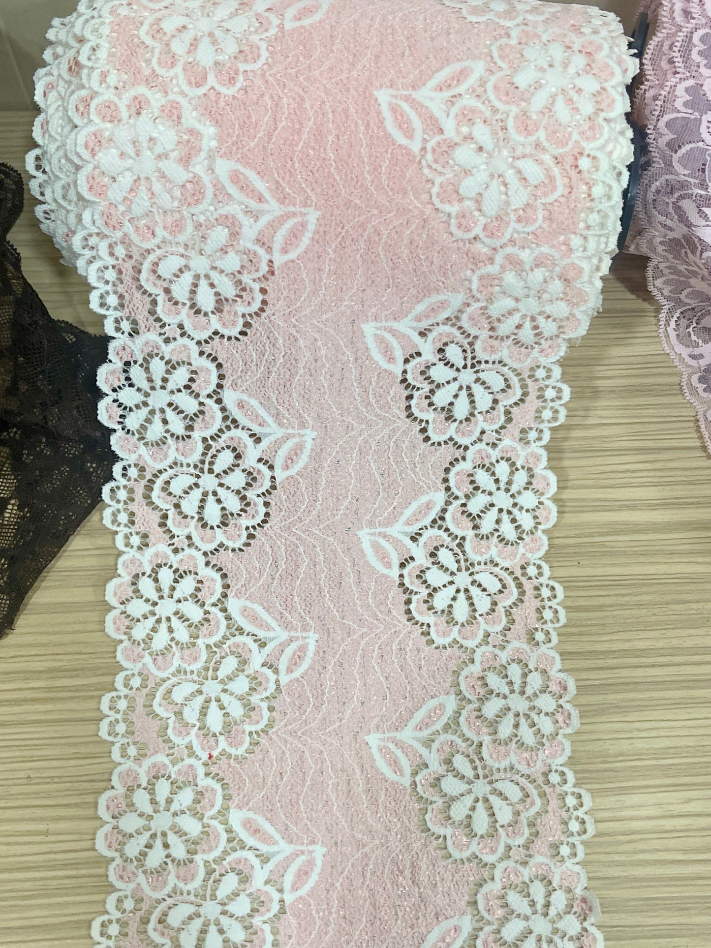 Image of elastic lace 17 cm, pink orchid – available online at Šarlotes audumi