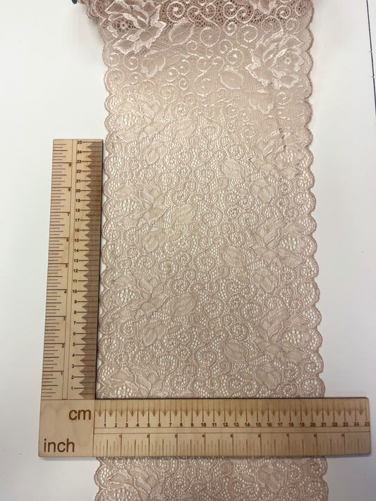 txt
Zdjęcie elastycznej koronki w kwiaty 21 cm-nude – dostępna online Šarlotes audumi