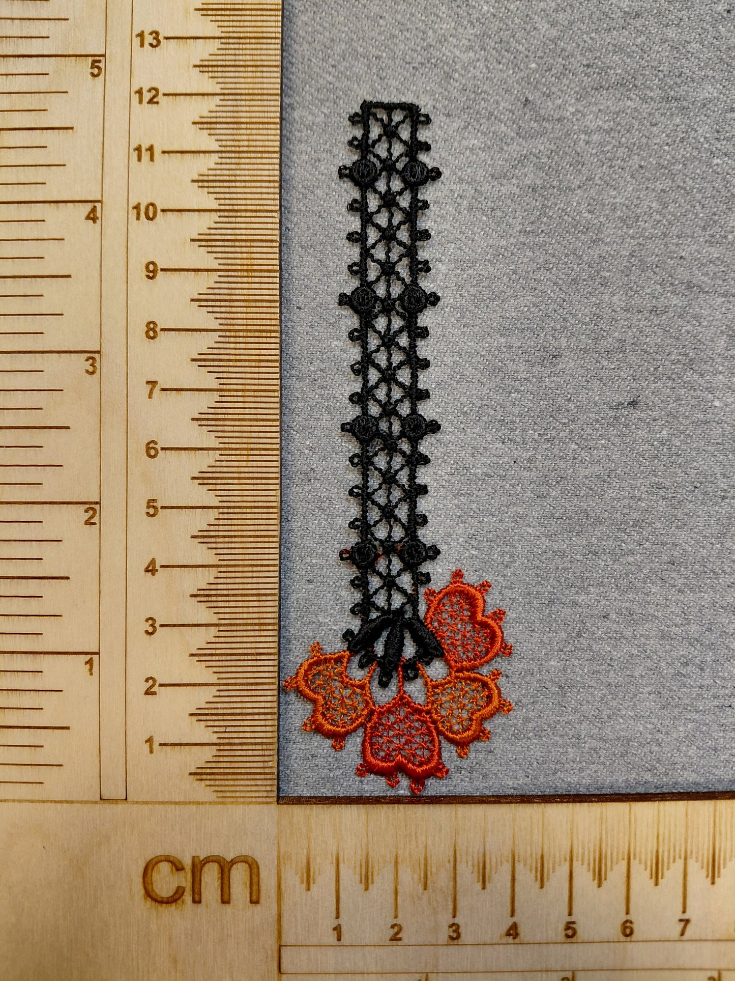 Zdjęcie z naszywką/aplikacją 12 x 4 cm – dostępne w Šarlotes audumi
