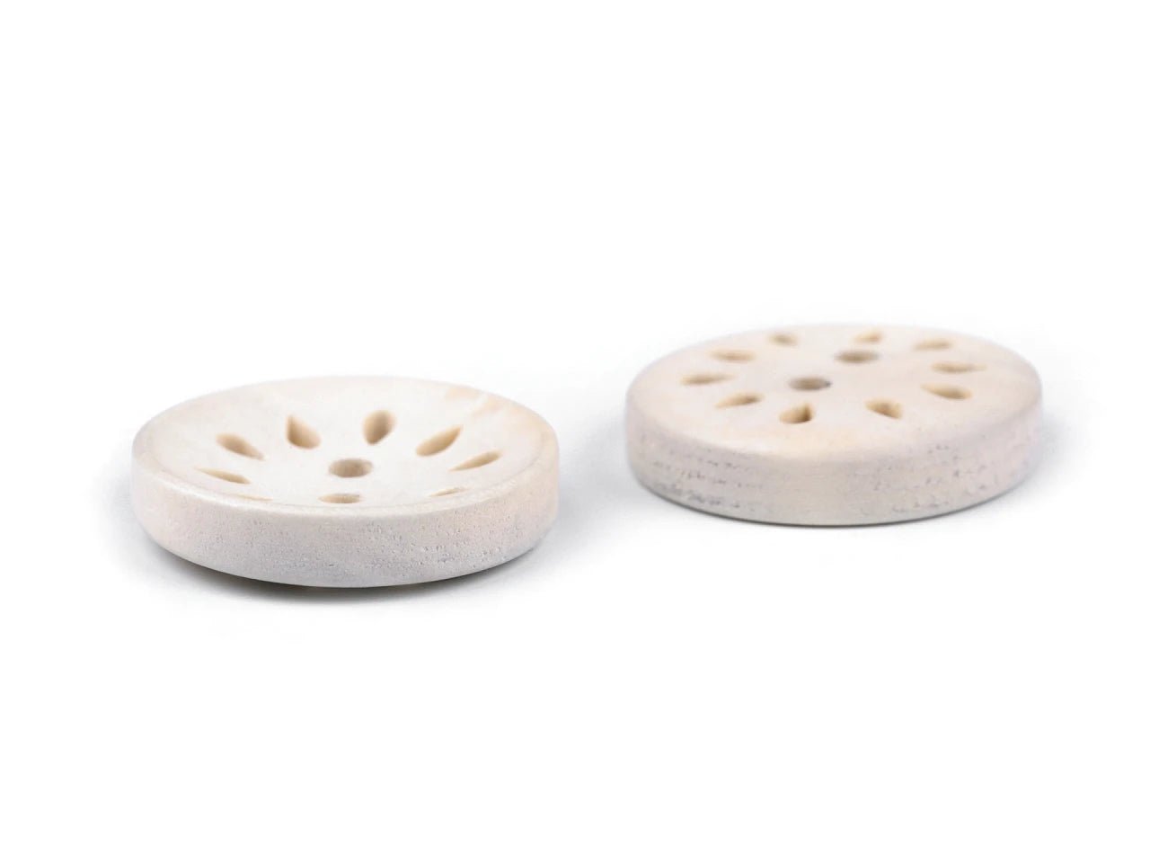 Wooden buttons 20 mm - flowers