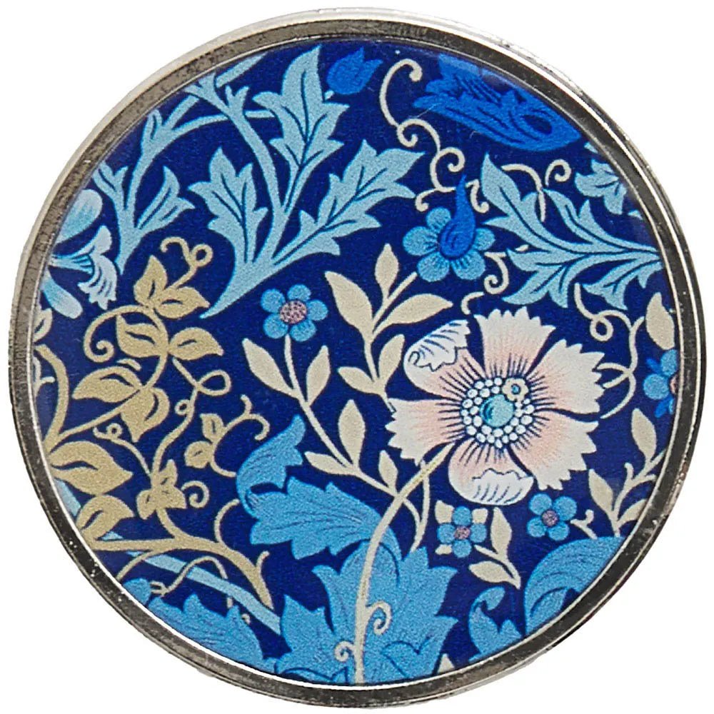 Image of a magnetic embroidery needle holder with floral pattern by Hobby Gift – available at Šarlotes audumi