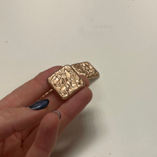 alt
Metal buttons on a shank 20 mm - gold square