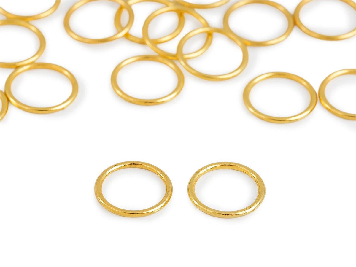 Zdjęcie metalowego kółka do bielizny i ramiączek – Ø10 mm – dostępne online w Šarlotes audumi