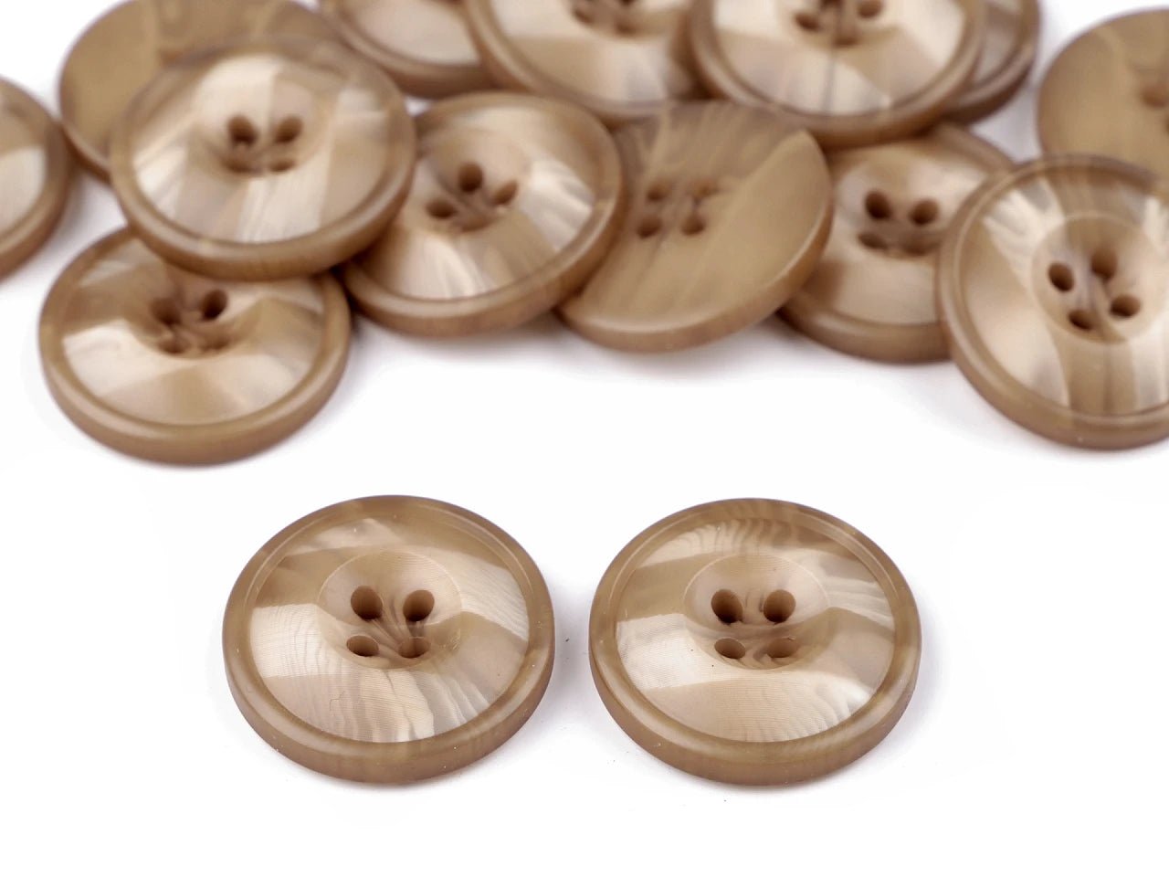 Kremowe plastikowe guziki 28 mm