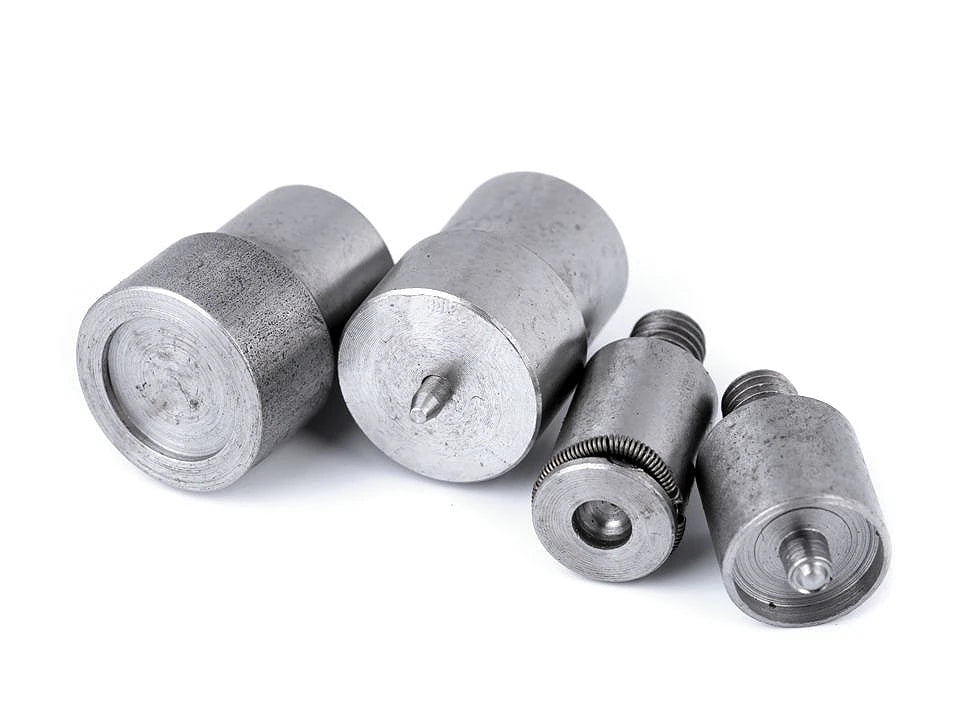 Zdjęcie zestawu ręcznych końcówek do prasy do metalowych zatrzasków Ø10 / 12 / 15 mm! – dostępnego online w sklepie Šarlotes audumi