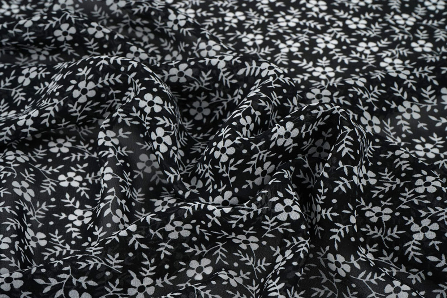 Chiffon - white flowers on a black background | 150 cm | 65 g/m²