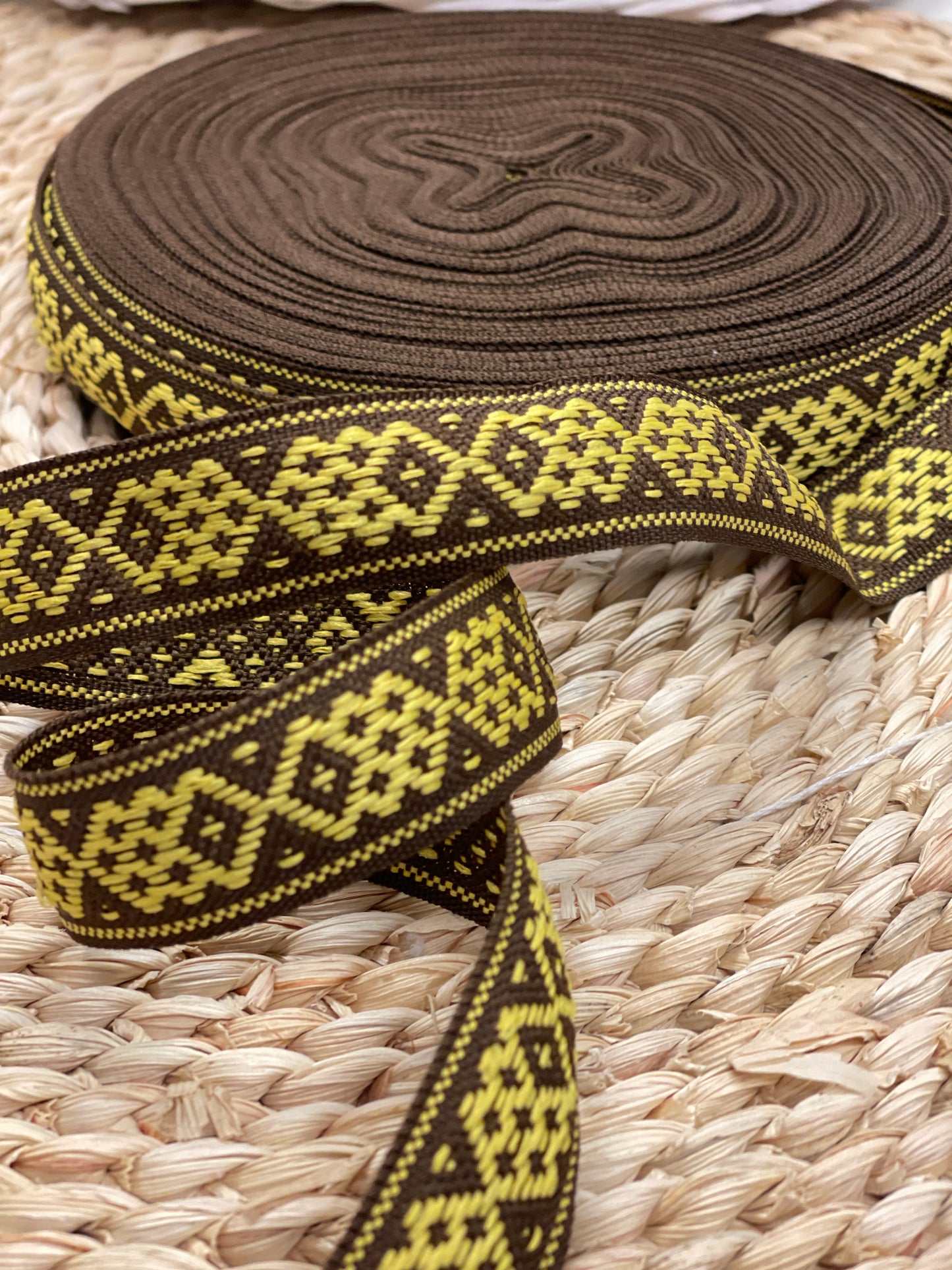 Folk ribbon, 22mm band - brown with yellow - LV