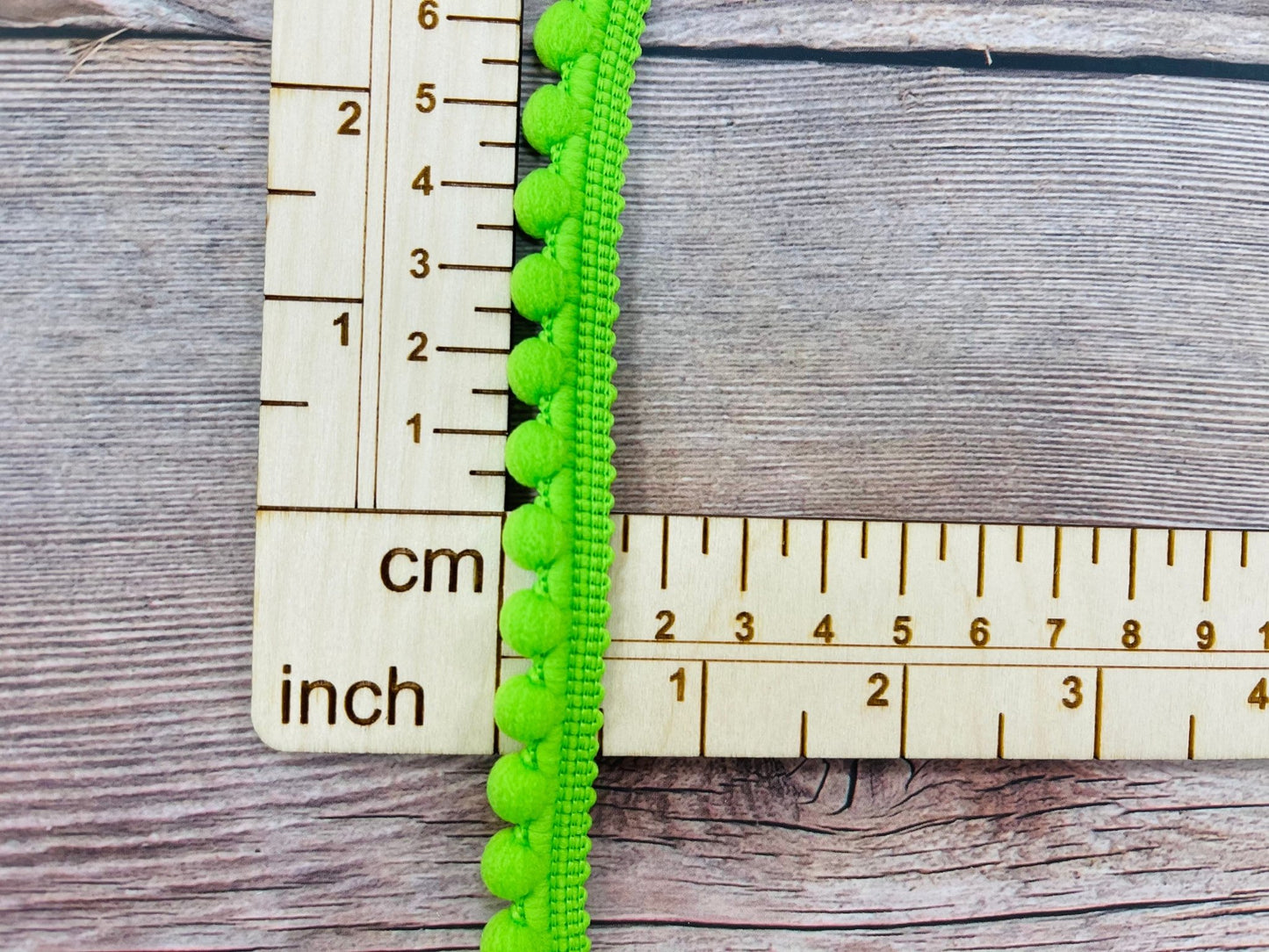 Pom Pom ribbon-12 mm green