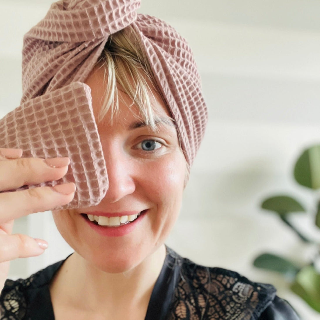 Jak uszyć turban z ręcznika na włosy? - Šarlotes audumi