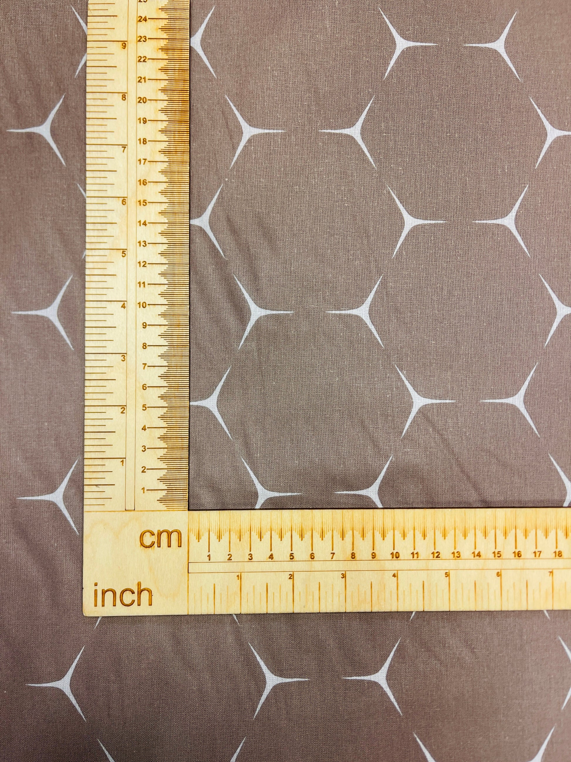 100% Cotton fabric - brown abstract pattern 220cm 146 g/m²