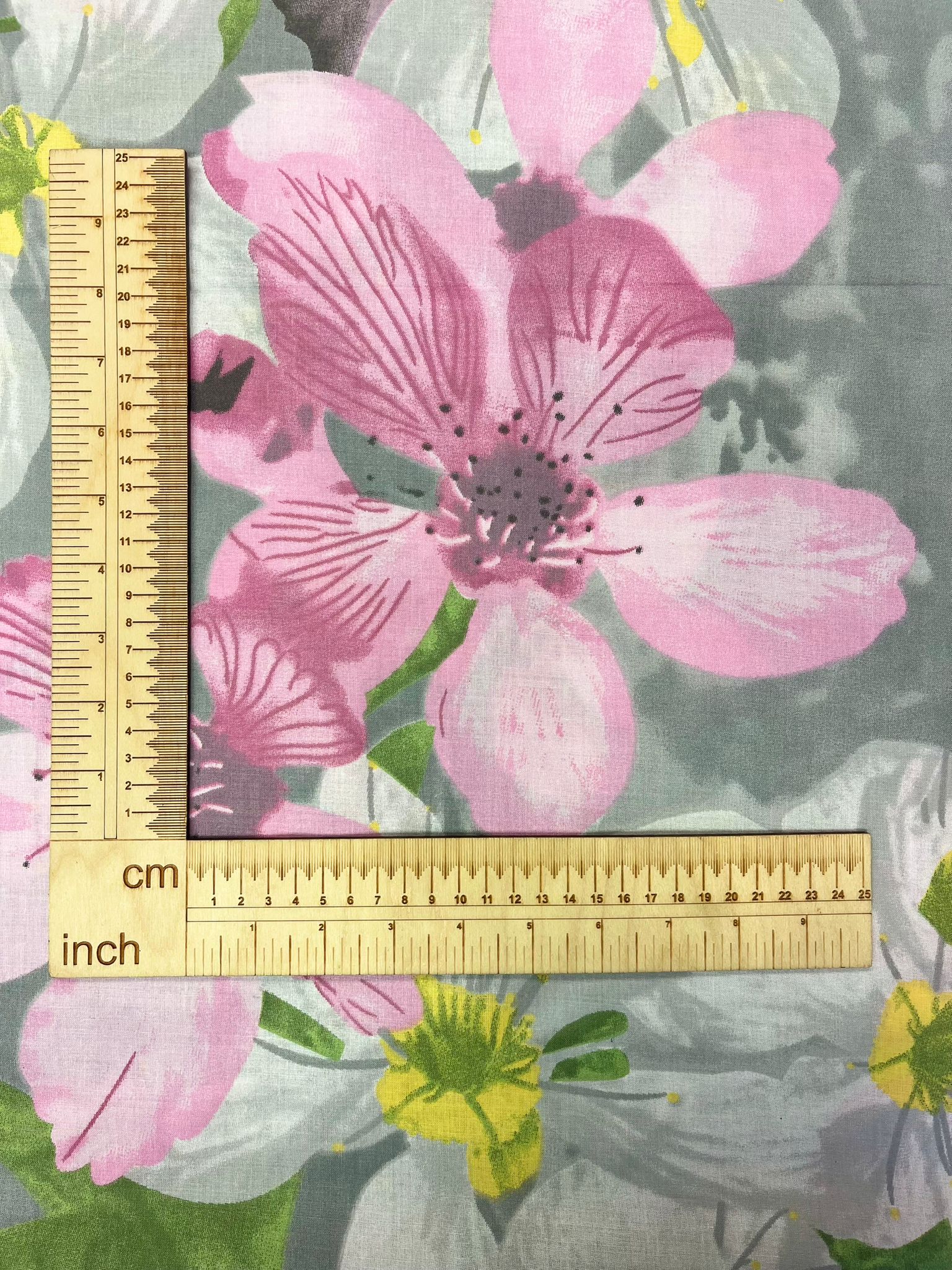 alt
Image with 100% cotton fabric - cherry blossoms 125 g/m² – available at Šarlotes audumi