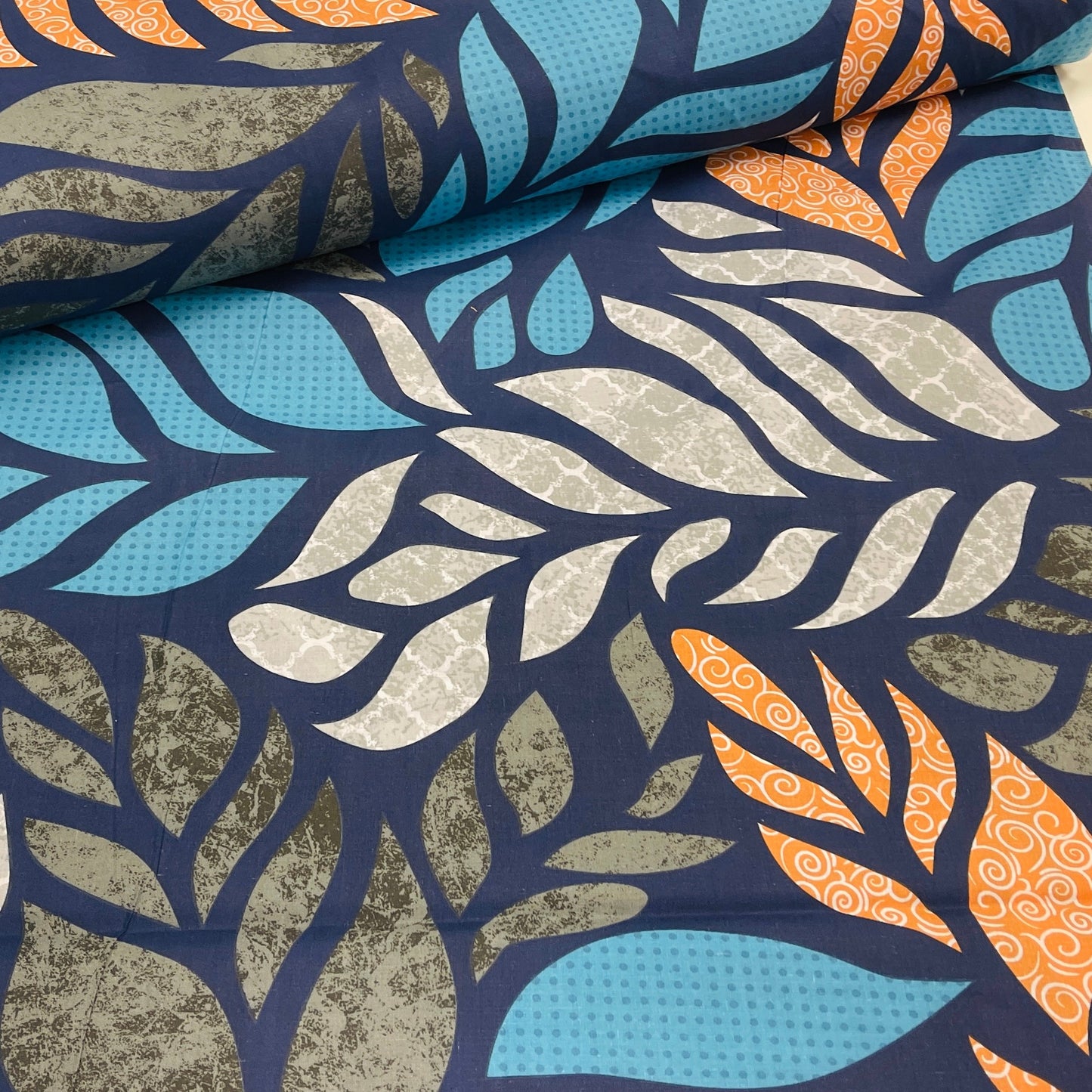 100% Cotton fabric - colorful leaf motif 125 g/m