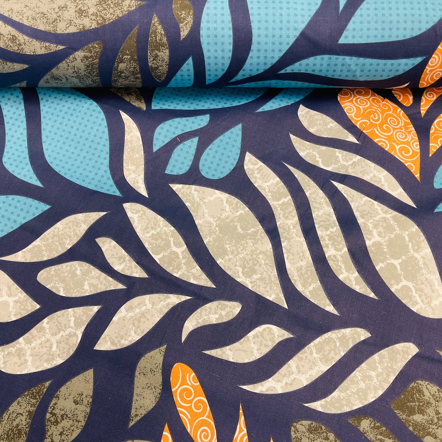 100% Cotton fabric - colorful leaf pattern 125 g/m