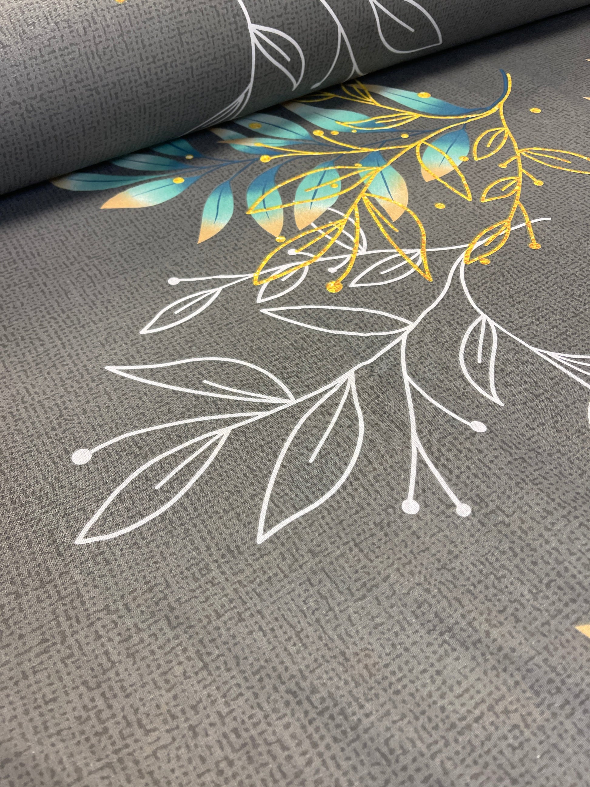 100% Cotton fabric - leaves on a gray background 220cm 146 g/m²