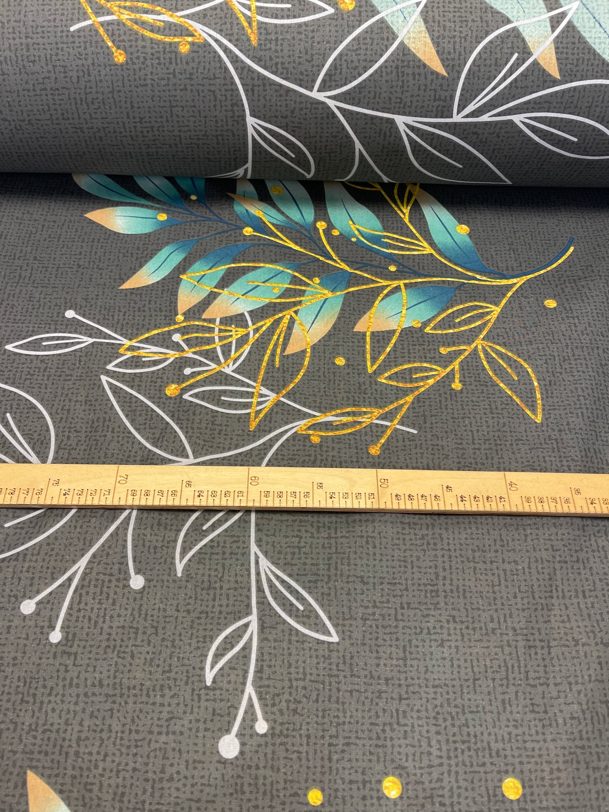 100% Cotton fabric - leaves on a grey background 220cm 146 g/m²