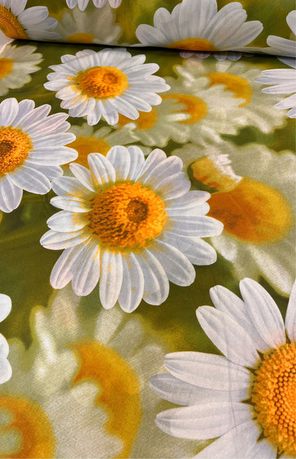 Image of 100% cotton fabric - large daisies 220cm 130 g/m² – available at Šarlotes audumi