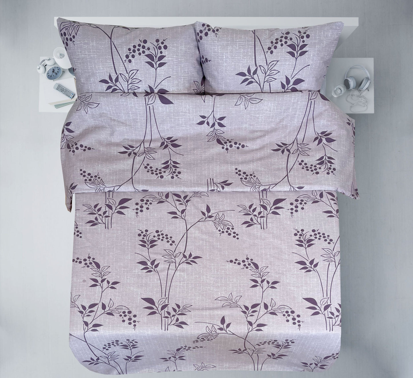 Attēls ar 100% Kokvilnas audums-lillā lapu motīvs 220cm 146 g/m² – pieejams internetā Šarlotes audumi