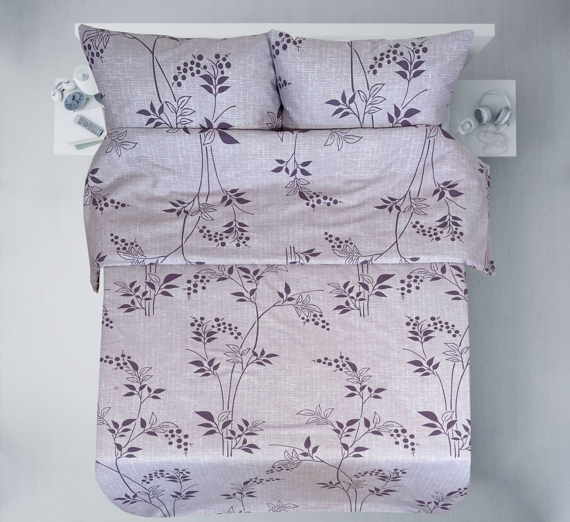 Attēls ar 100% Kokvilnas audums-lillā lapu motīvs 220cm 146 g/m² – pieejams internetā Šarlotes audumi