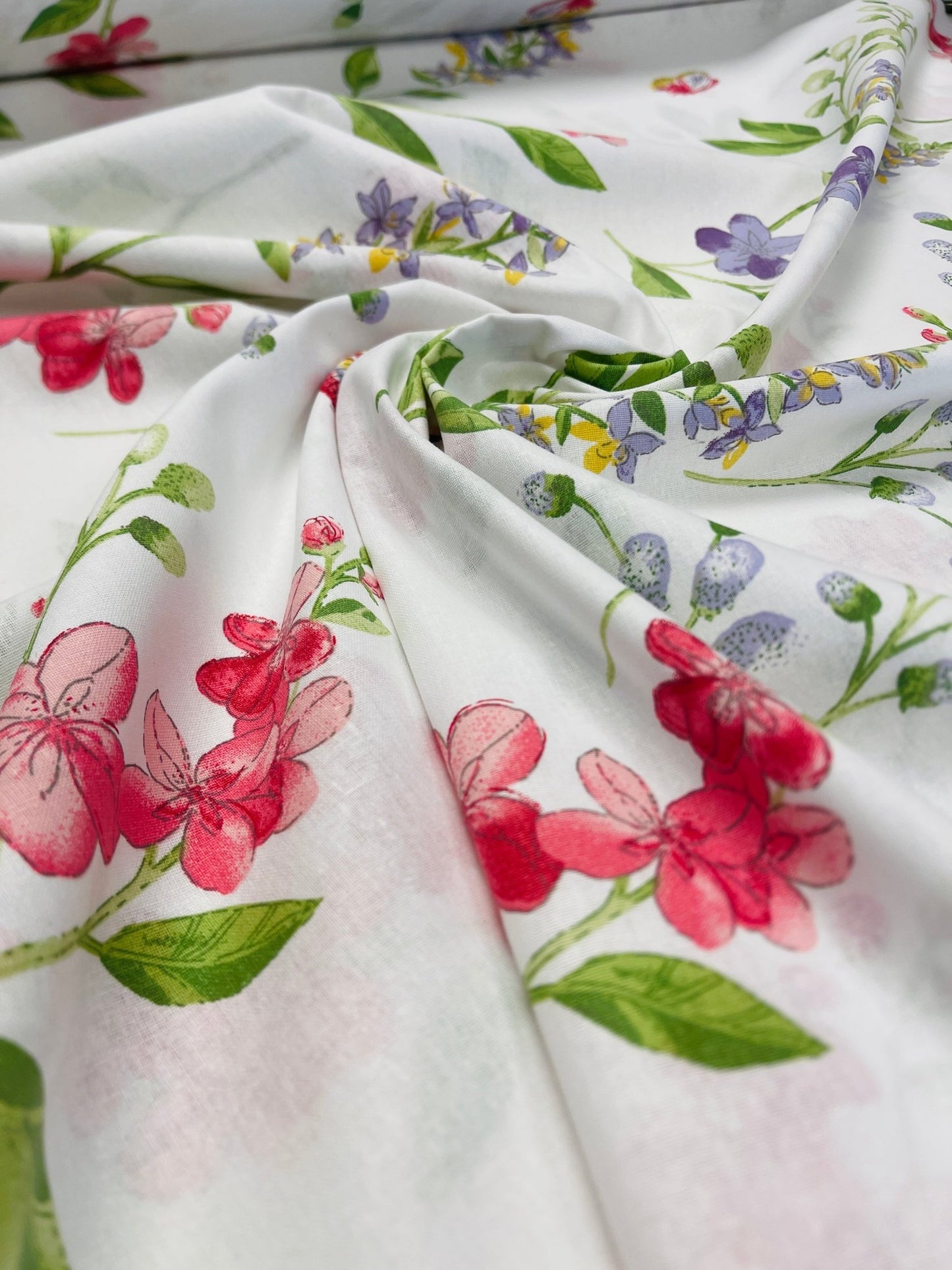 100% Cotton fabric- spring flowers 220cm 125 g/m²