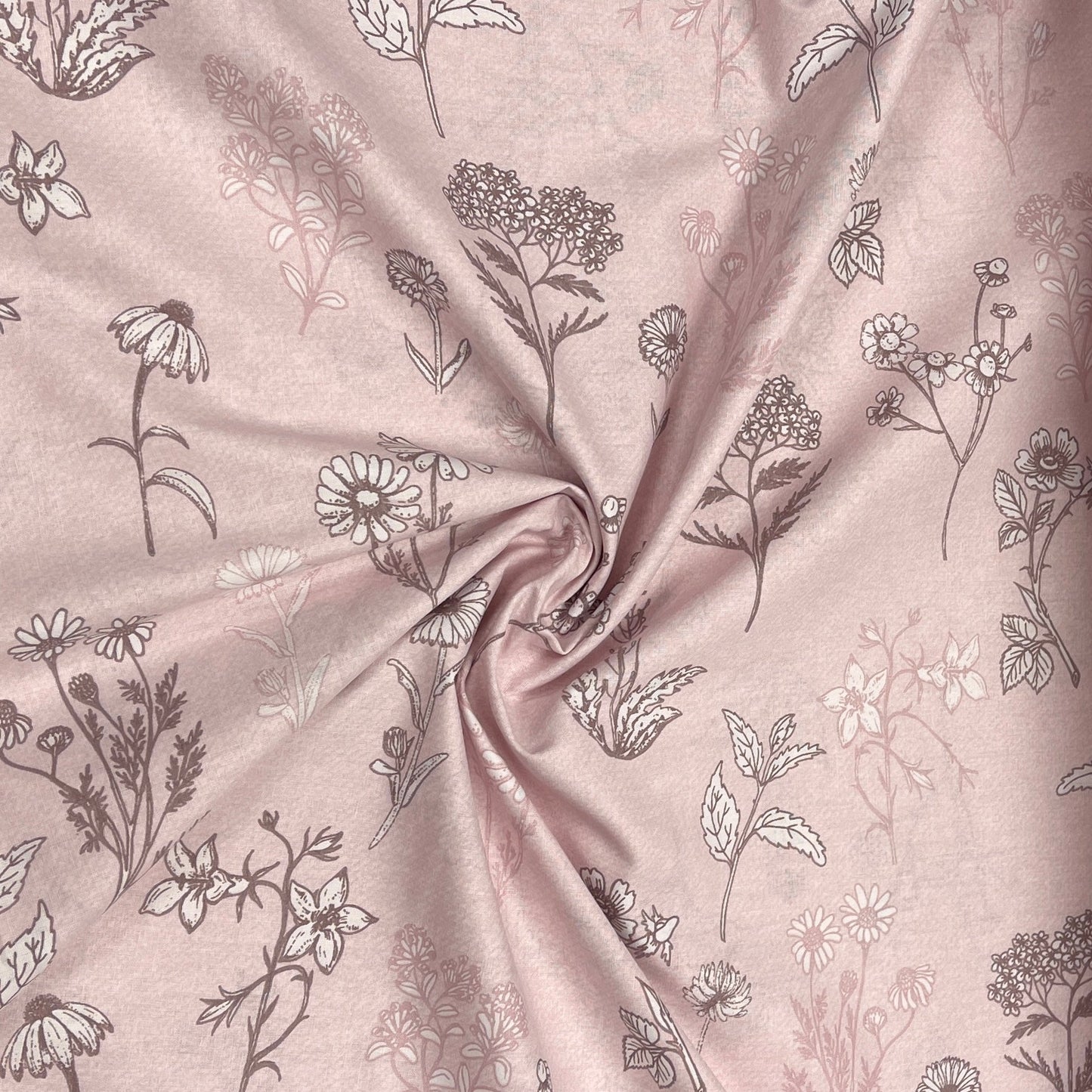 100% Cotton fabric - yarrow meadow on a soft pink background 220cm 146 g/m²