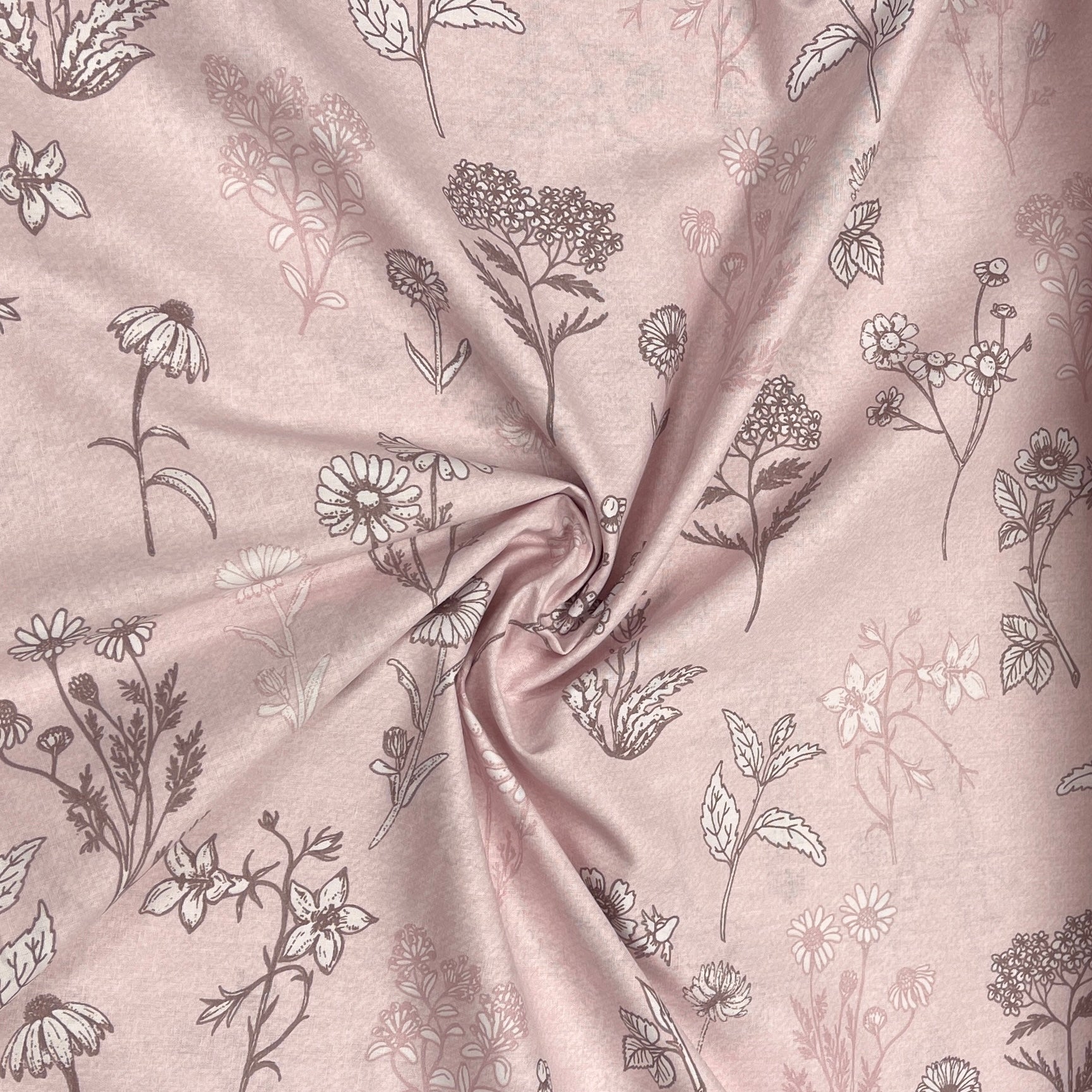100% Cotton fabric - yarrow meadow on a soft pink background 220cm 146 g/m²