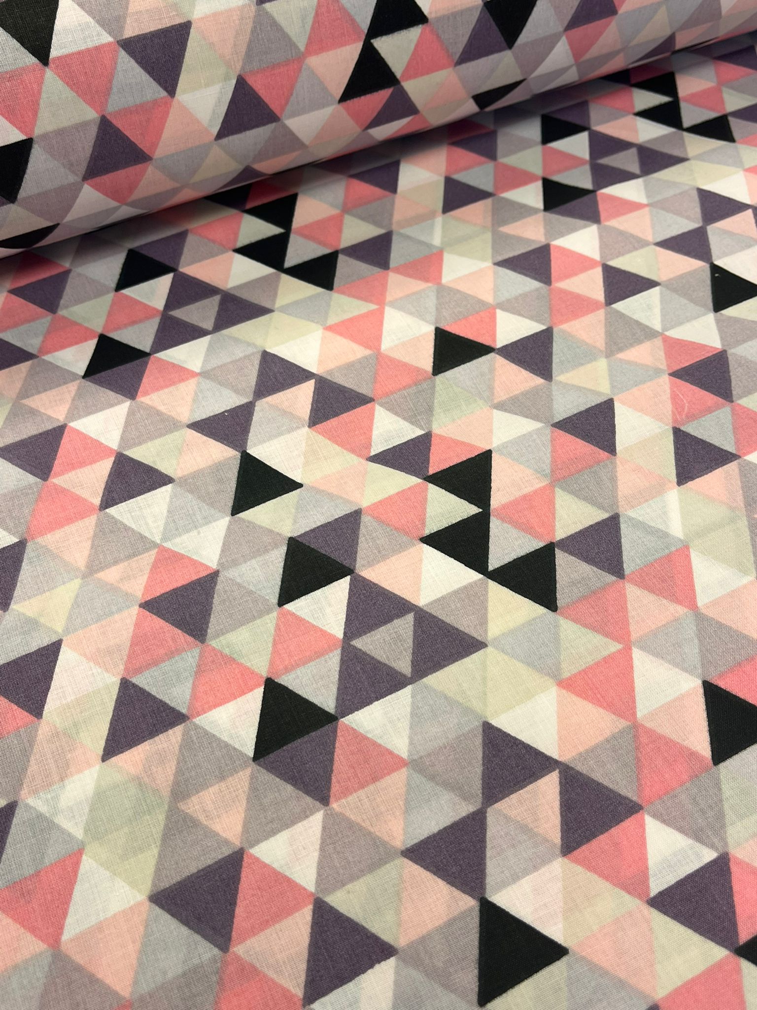 Image with 100% cotton fabric - pink triangles 125 g/m² – available at Šarlotes fabrics