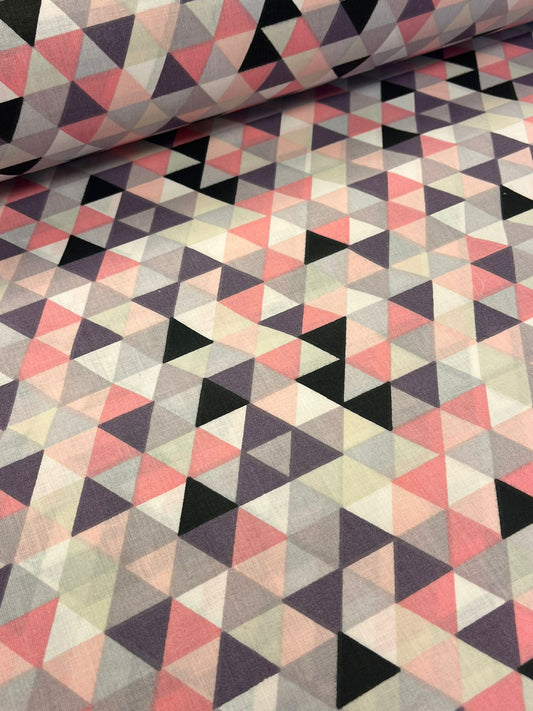 Image with 100% cotton fabric - pink triangles 125 g/m² – available at Šarlotes fabrics