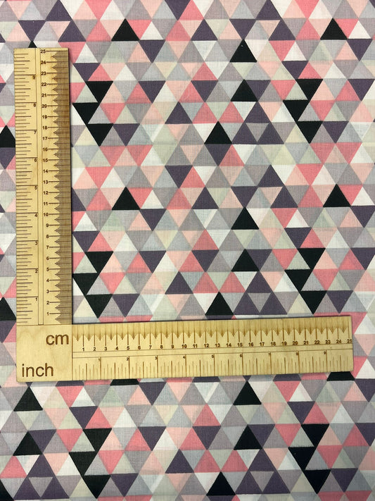 Image with 100% cotton fabric - pink triangles 125 g/m² – available at Šarlotes audumi