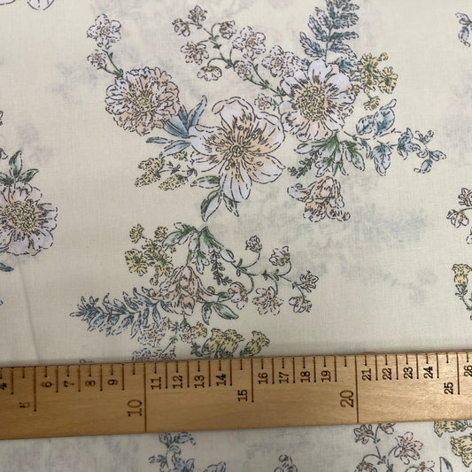 100% Cotton fabric - flowers on a cream-colored background 220 cm 146 g/m²