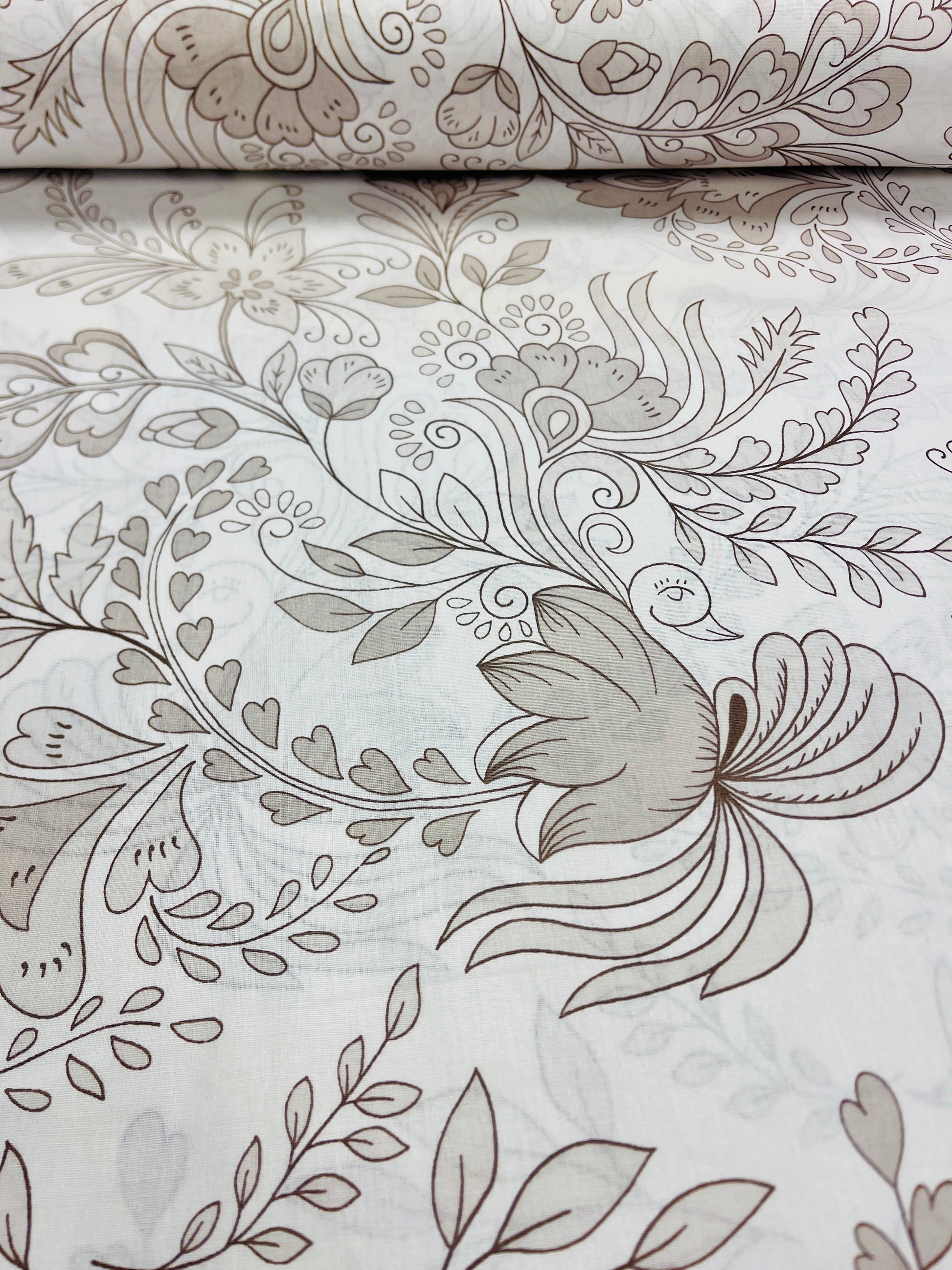 100% Cotton fabric - floral outlines 220 cm 125 g/m²