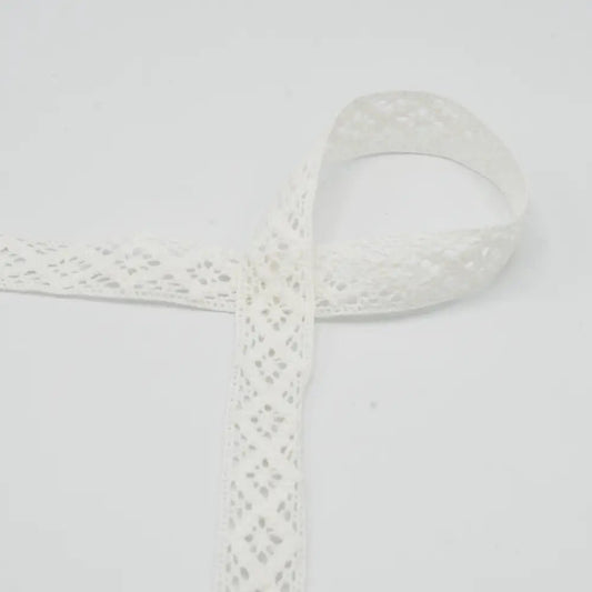 Image with 100% cotton lace 2 cm - warm white (XLA0012) – available at Šarlotes audumi