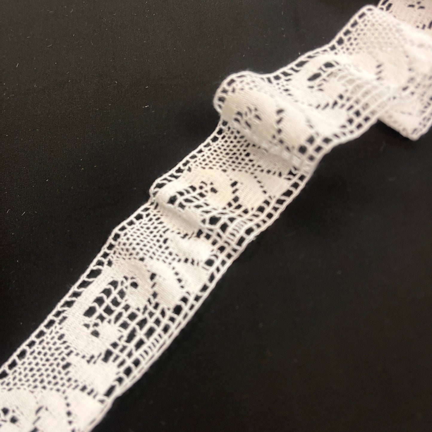 Image with 100% cotton lace - 4 cm white - LV – available at Charlotte’s Fabrics