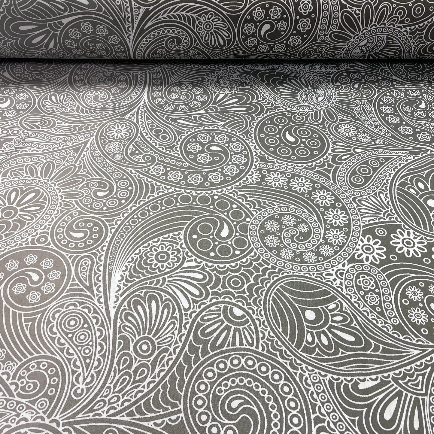 100% Cotton satin - abstract pattern on a gray background 220 cm 125 g/m²