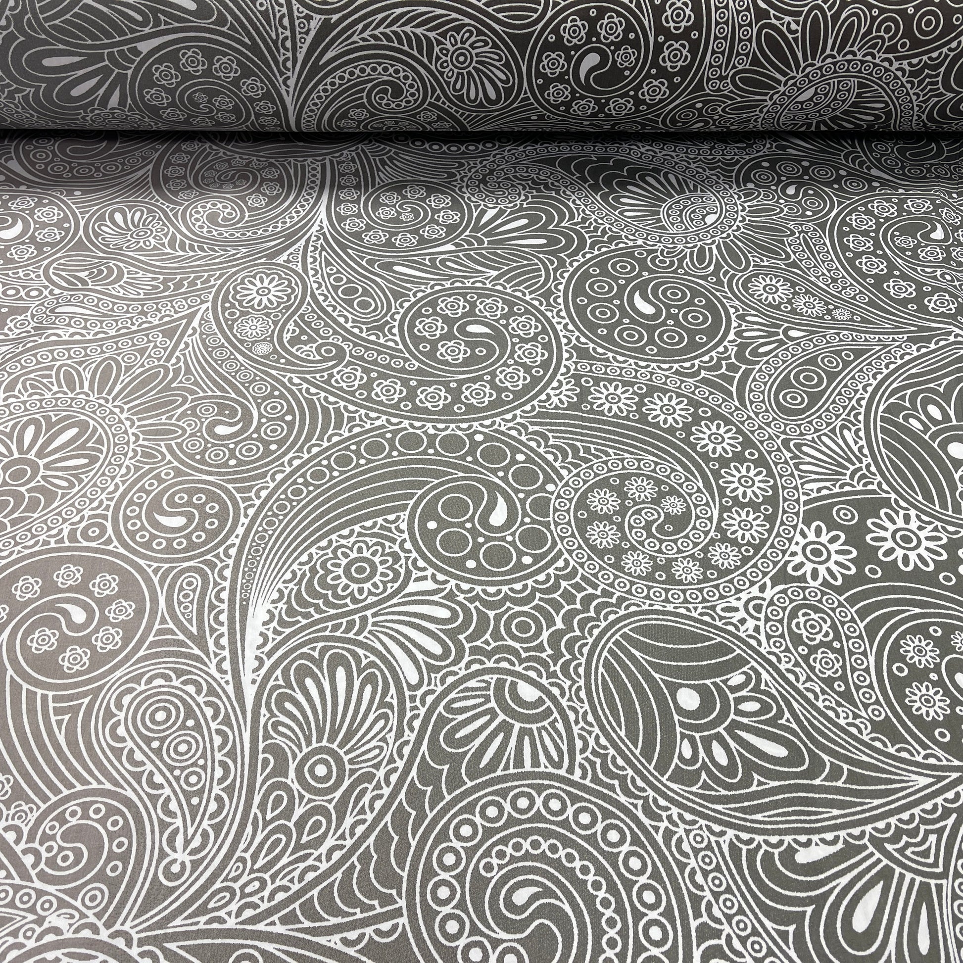 100% Cotton satin - abstract pattern on a gray background 220 cm 125 g/m²