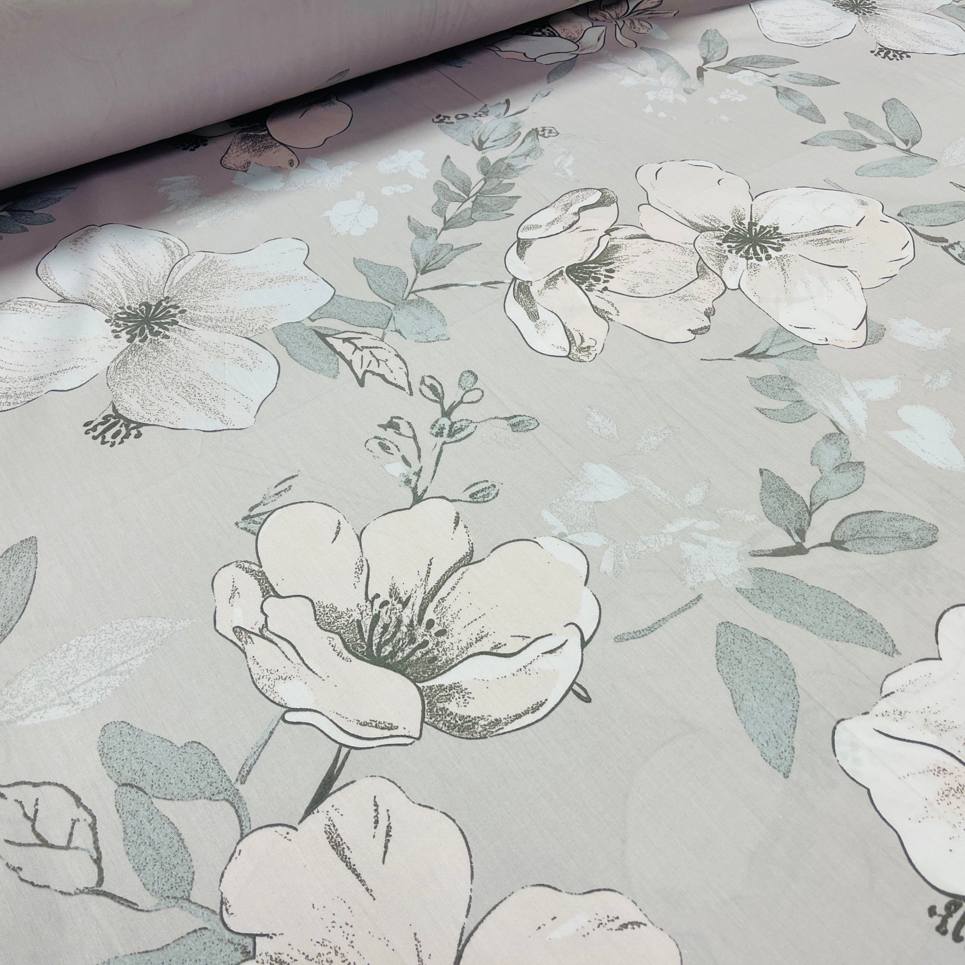 100% Cotton satin - flowers 220 cm 125 g/m²