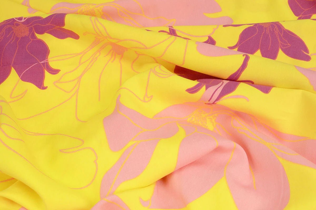100% viscose fabric - yellow and pink flowers 105 g/m²