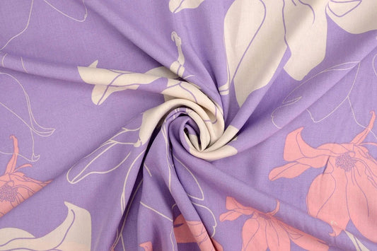 100% viscose fabric - flowers on a lilac background 105 g/m²