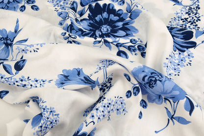 100% Viscose fabric - blue floral pattern 95 g/m²