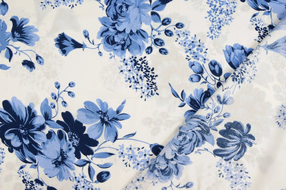 100% Viscose fabric - blue floral pattern 95 g/m²