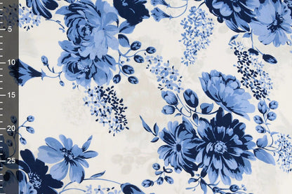 100% viscose fabric - blue floral motif 95 g/m²