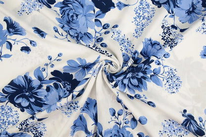 100% viscose fabric - blue floral pattern 95 g/m²