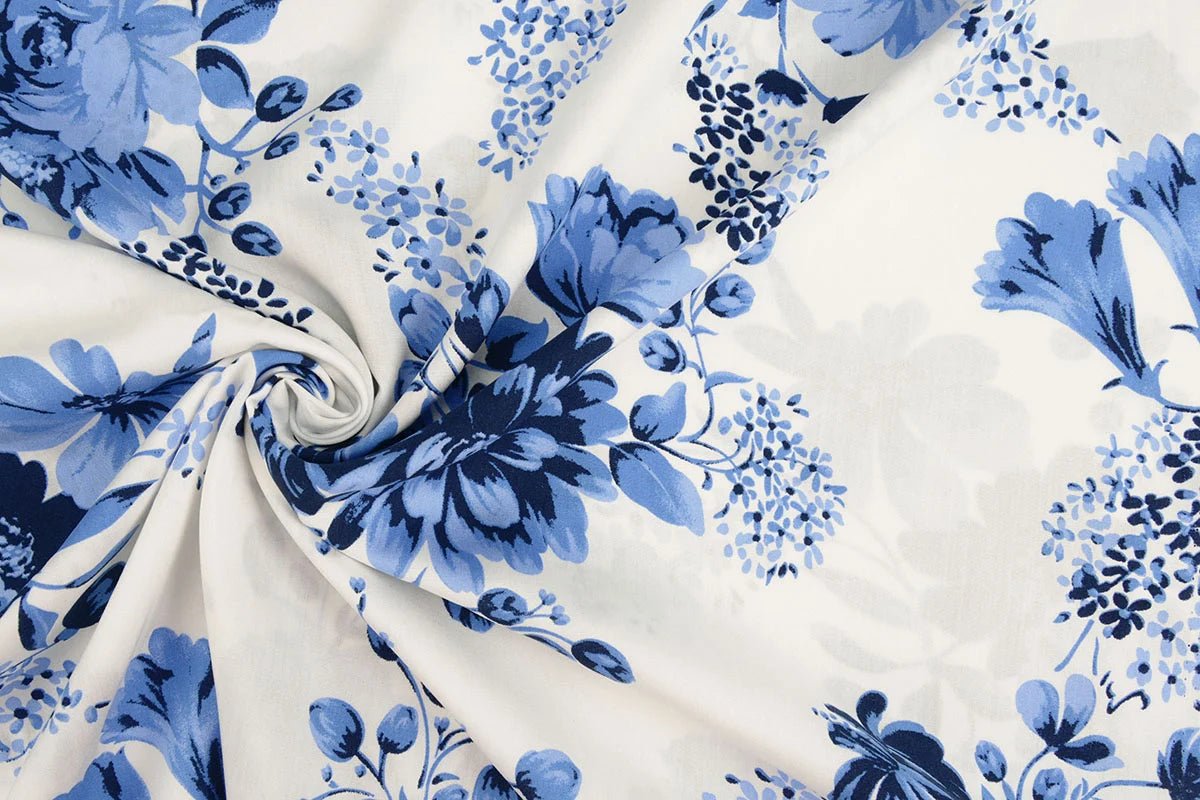 100% Viscose fabric - blue floral motif 95 g/m²