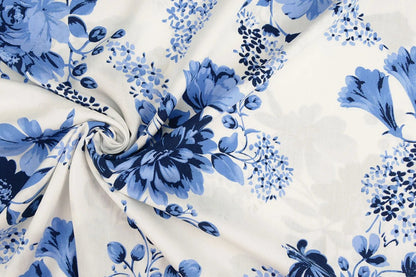 100% Viscose fabric - blue floral motif 95 g/m²