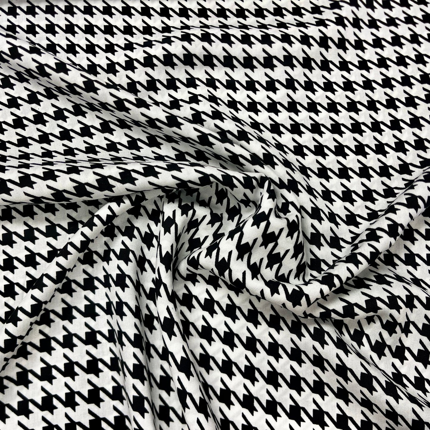 100% viscose fabric - houndstooth pattern 100 g/m²